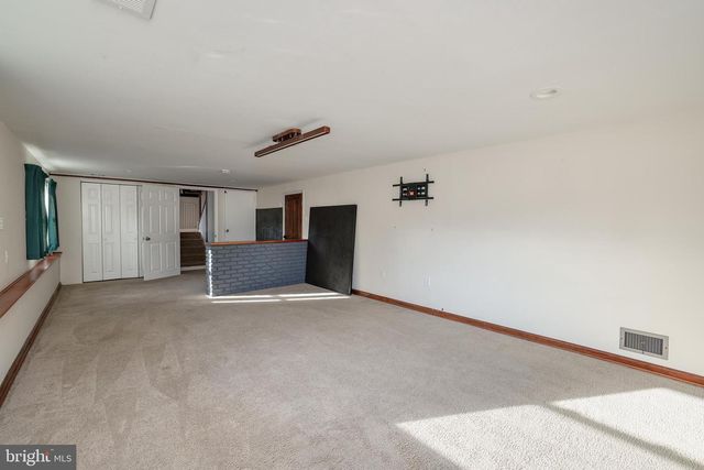 6 VAN GOGH CT, Trenton, NJ 08618