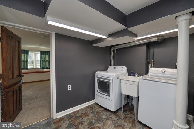 6 VAN GOGH CT, Trenton, NJ 08618