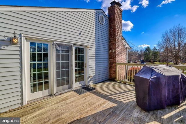 6 VAN GOGH CT, Trenton, NJ 08618