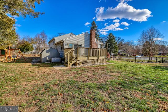 6 VAN GOGH CT, Trenton, NJ 08618