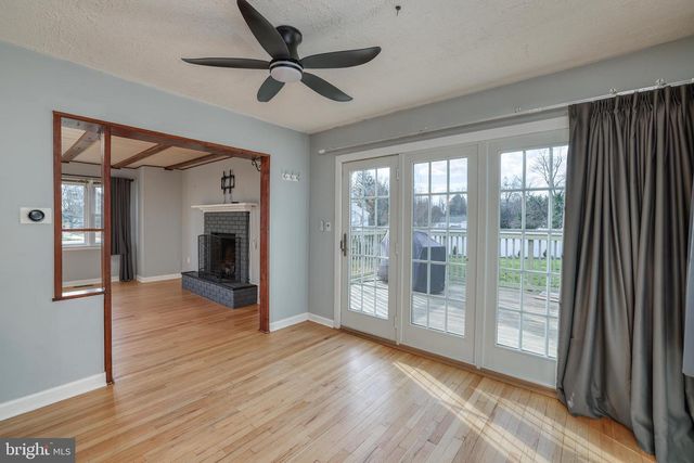 6 VAN GOGH CT, Trenton, NJ 08618