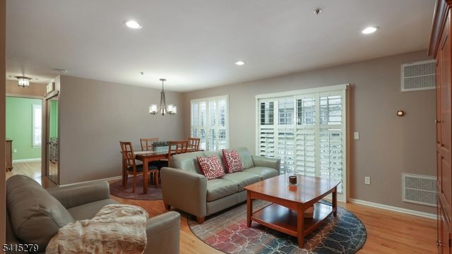 27 Potomac Dr 27, Bernards Twp., NJ 07920