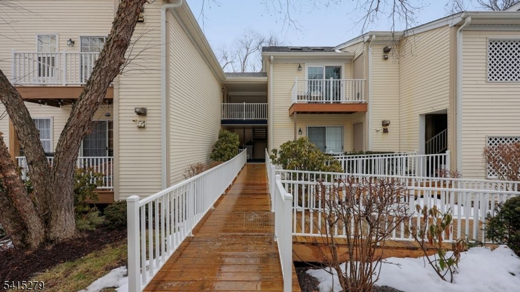 27 Potomac Dr 27, Bernards Twp., NJ 07920