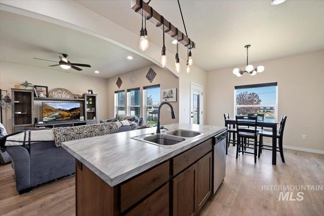 417 Sierra Rd, Twin Falls, ID 83301