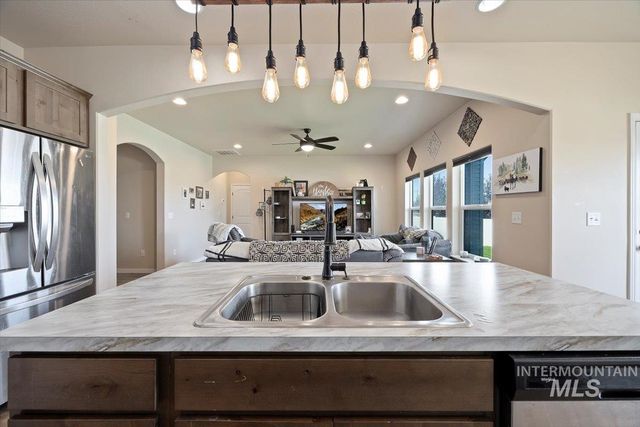 417 Sierra Rd, Twin Falls, ID 83301
