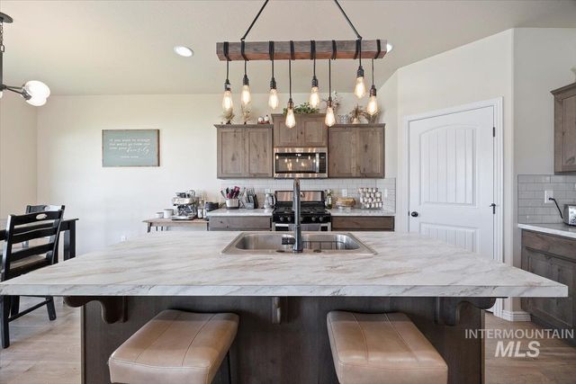 417 Sierra Rd, Twin Falls, ID 83301