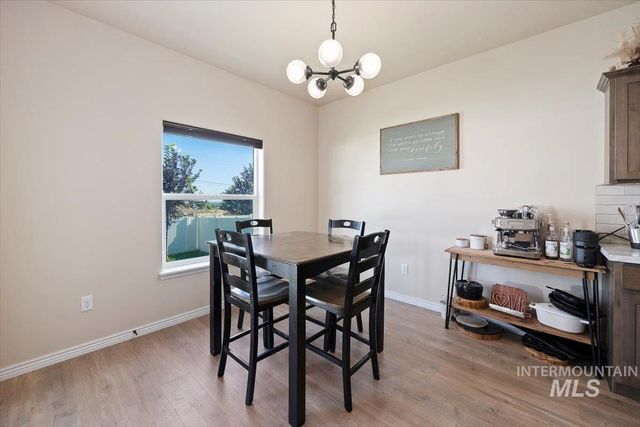 417 Sierra Rd, Twin Falls, ID 83301