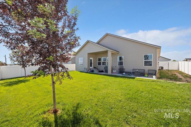 417 Sierra Rd, Twin Falls, ID 83301
