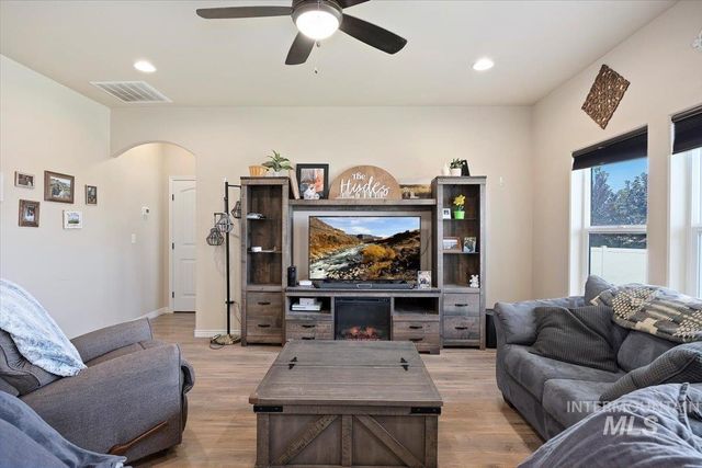417 Sierra Rd, Twin Falls, ID 83301
