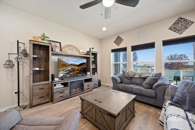 417 Sierra Rd, Twin Falls, ID 83301