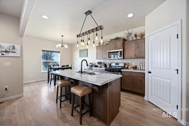 417 Sierra Rd, Twin Falls, ID 83301