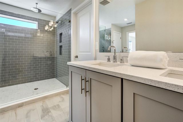 2716 13TH AVENUE N, St Petersburg, FL 33713