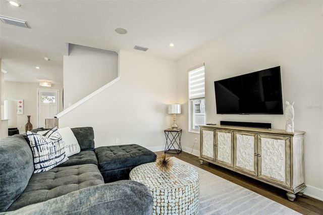 2716 13TH AVENUE N, St Petersburg, FL 33713