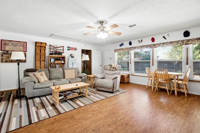 706 Squires Lane, Krugerville, TX 76227