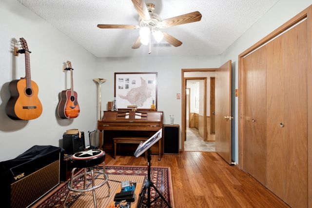 706 Squires Lane, Krugerville, TX 76227