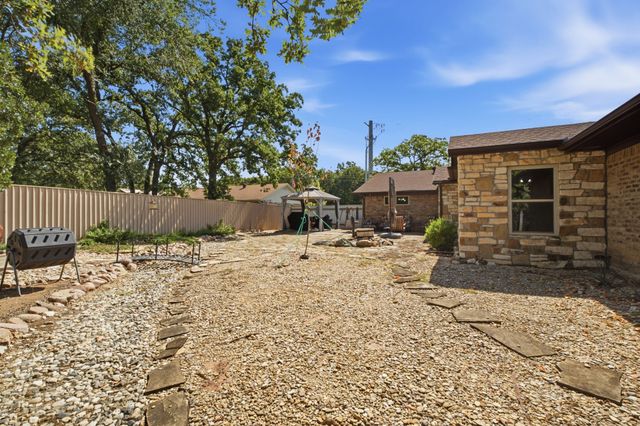 706 Squires Lane, Krugerville, TX 76227
