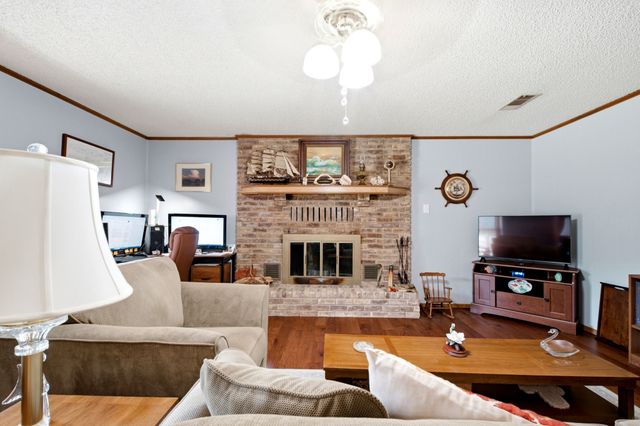 706 Squires Lane, Krugerville, TX 76227