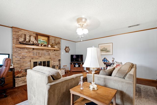 706 Squires Lane, Krugerville, TX 76227
