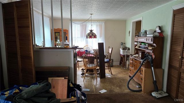 216 Melrose Drive, Clay, NY 13212