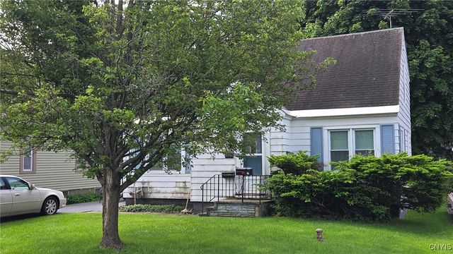 216 Melrose Drive, Clay, NY 13212