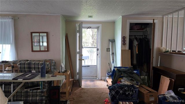 216 Melrose Drive, Clay, NY 13212
