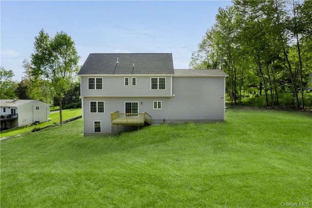 10 Red Oaks Mill Road, Poughkeepsie, NY 12603