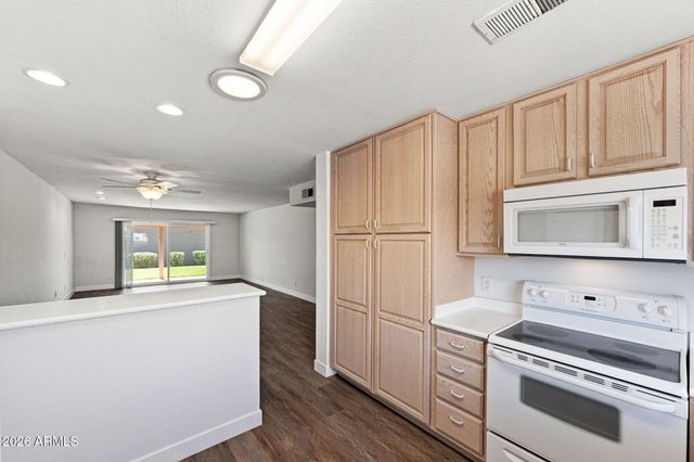 258 LEISURE WORLD --, Mesa, AZ 85206