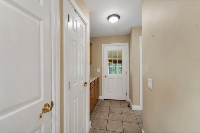 57 Sagewood Circle, Hooksett, NH 03106