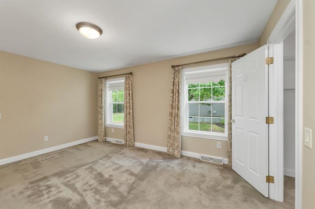 57 Sagewood Circle, Hooksett, NH 03106