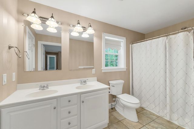 57 Sagewood Circle, Hooksett, NH 03106