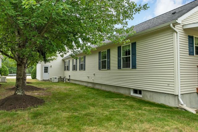 57 Sagewood Circle, Hooksett, NH 03106