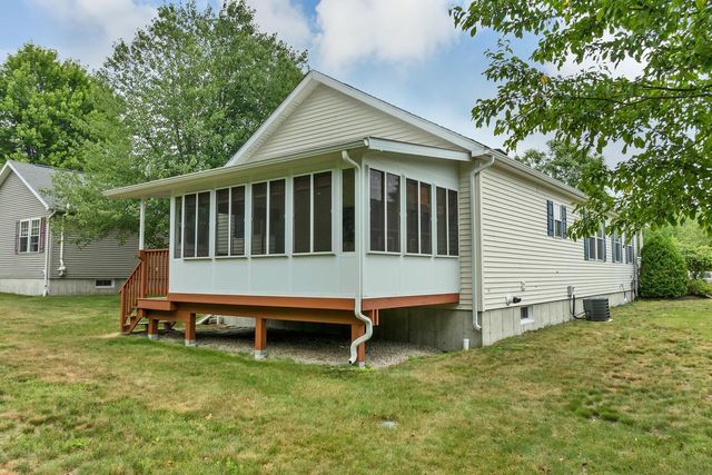 57 Sagewood Circle, Hooksett, NH 03106
