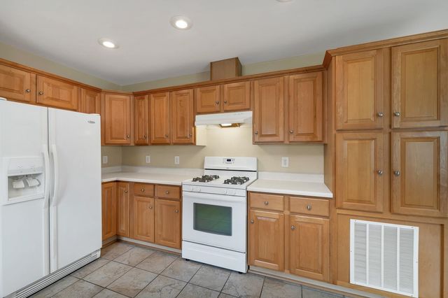 57 Sagewood Circle, Hooksett, NH 03106