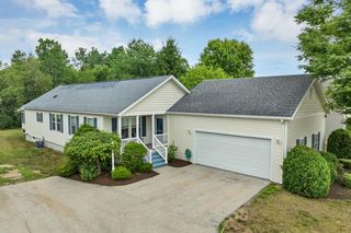 57 Sagewood Circle, Hooksett, NH 03106