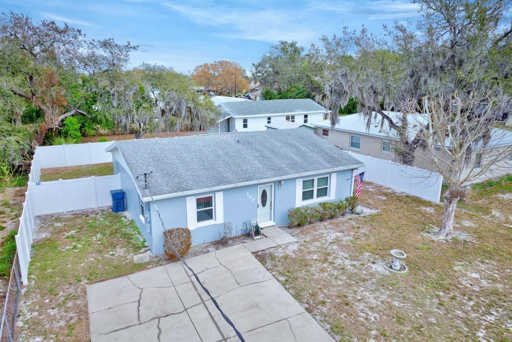 Image 2 of property listing at 206 ARIANA PLACE, Auburndale, FL 33823