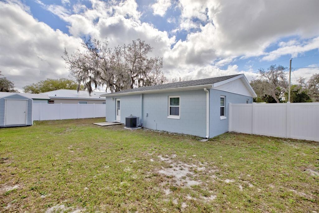 Image 24 of property listing at 206 ARIANA PLACE, Auburndale, FL 33823