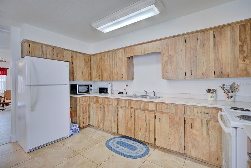 Image 4 of property listing at 206 ARIANA PLACE, Auburndale, FL 33823