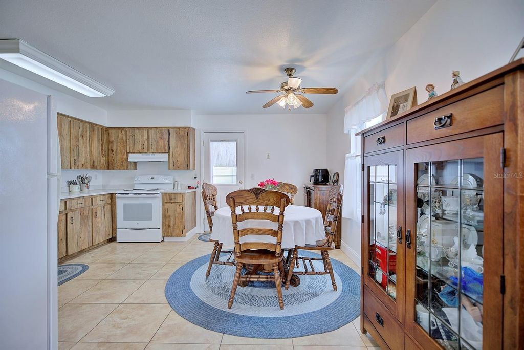 Image 5 of property listing at 206 ARIANA PLACE, Auburndale, FL 33823