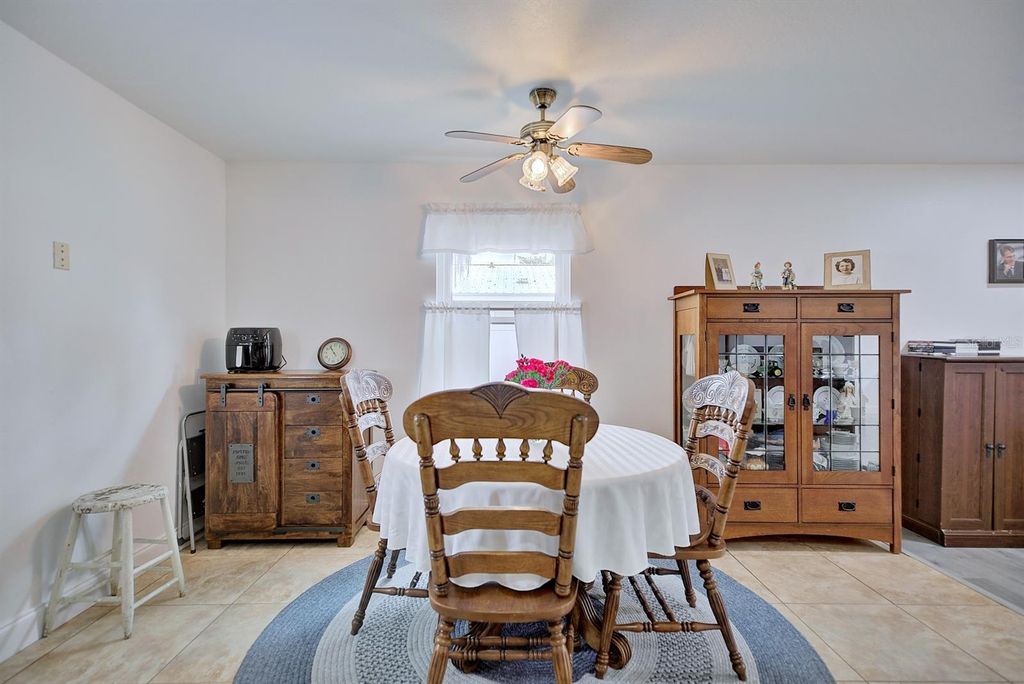 Image 6 of property listing at 206 ARIANA PLACE, Auburndale, FL 33823