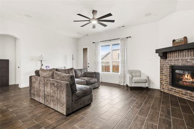 6152 Cobbetts Pond Lane, Fort Worth, TX 76179