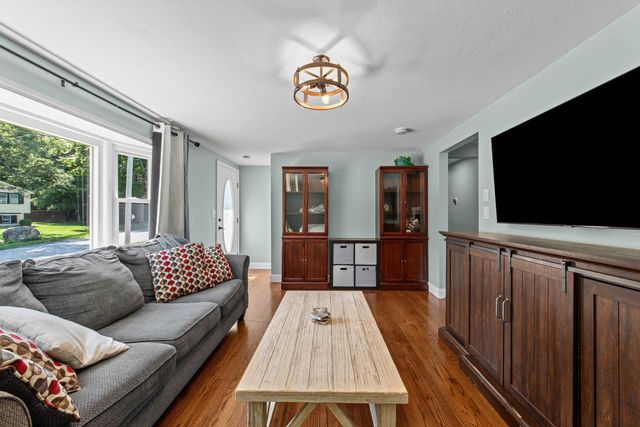 1 Wallace Drive, Merrimack, NH 03054