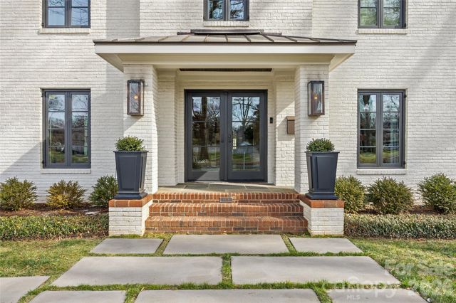 1935 Queens Road W, Charlotte, NC 28207