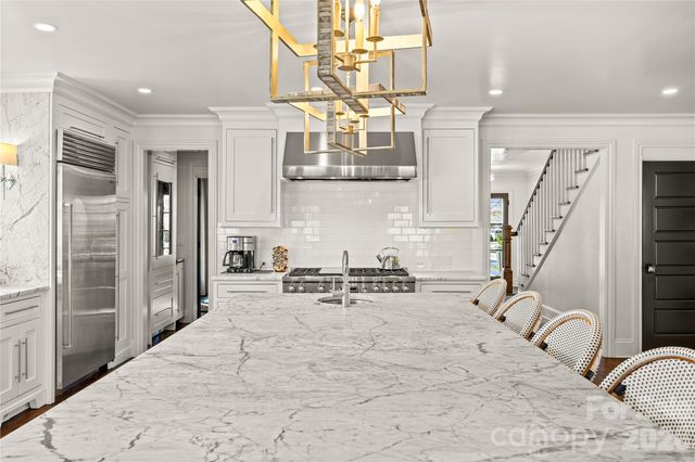 1935 Queens Road W, Charlotte, NC 28207