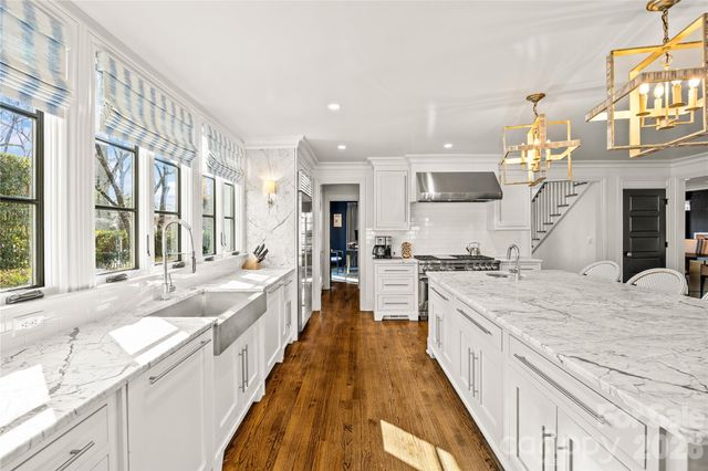 1935 Queens Road W, Charlotte, NC 28207