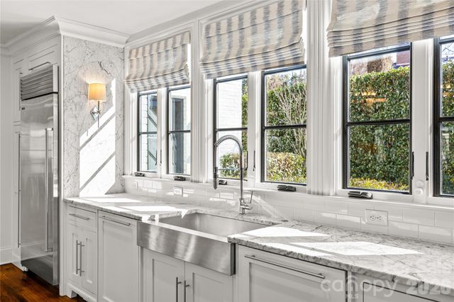 1935 Queens Road W, Charlotte, NC 28207