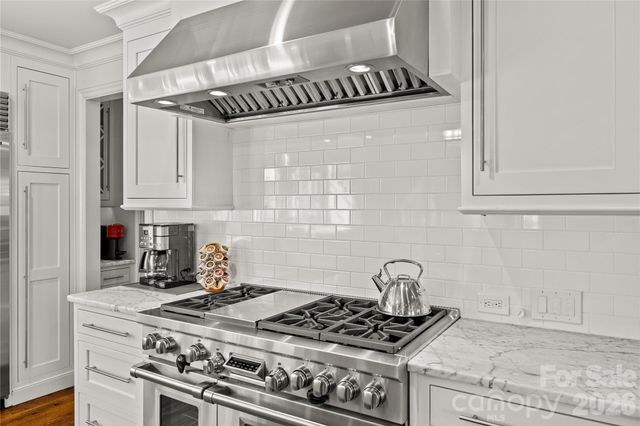 1935 Queens Road W, Charlotte, NC 28207