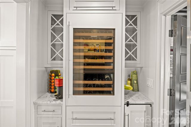 1935 Queens Road W, Charlotte, NC 28207