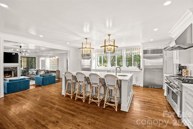 1935 Queens Road W, Charlotte, NC 28207