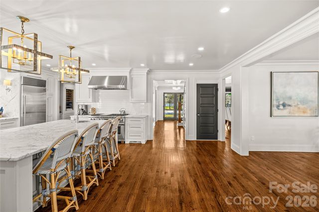 1935 Queens Road W, Charlotte, NC 28207