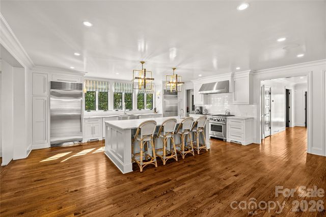 1935 Queens Road W, Charlotte, NC 28207